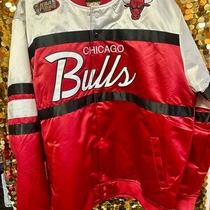 Mitchell & Ness Chicago Bulls White and Red Jacket ( rare) find